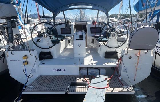 Sailboat Jeanneau Sun Odyssey 410 12.95m