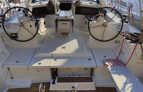 Sailboat BENETEAU OCEANIS 48 14.6m