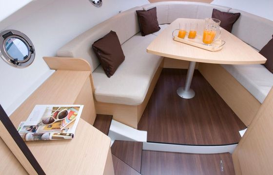 Motorboat Beneteau Flyer 850 400hp