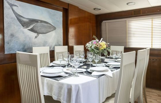 Motor yacht Cantieri di Pisa Akhir 27 2660hp