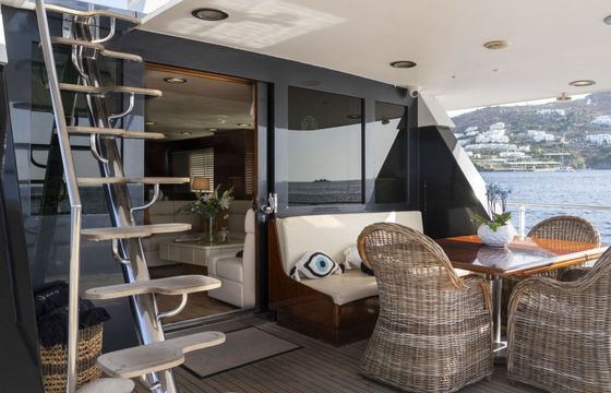 Motor yacht Cantieri di Pisa Akhir 27 2660hp