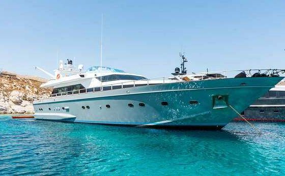 Motor yacht Cantieri di Pisa Akhir 27 2660hp
