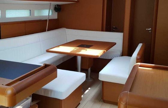 Sailboat Jeanneau Sun Odyssey 519 15.75m