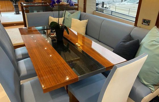 Motor yacht 2010 Sunseeker