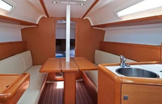 Sailboat Jeanneau Sun Odyssey 33i 9.74m