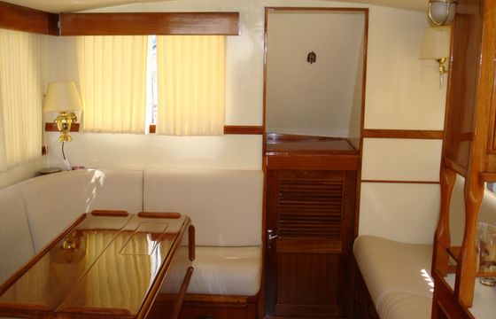 Motorboat Grand Banks 36 classic 220hp