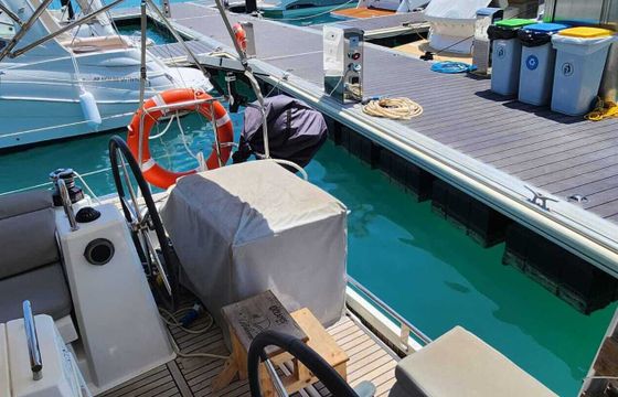 Sailboat Beneteau Oceanis 35.1 10.7m