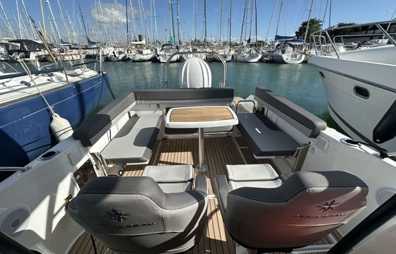 Motorboat Jeanneau Cap Camarat 7.5 WA Série 3 300hp