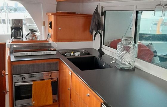 Catamaran LAGOON 440 Charter edition 13.6m