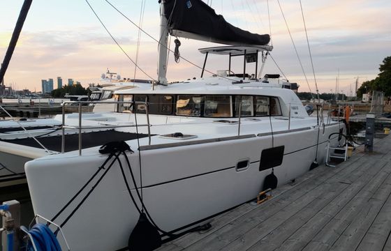 Catamaran LAGOON 440 Charter edition 13.6m