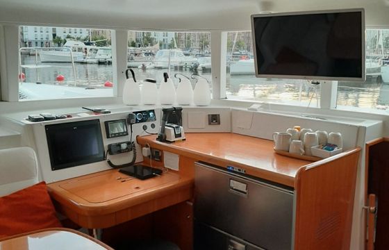 Catamaran LAGOON 440 Charter edition 13.6m