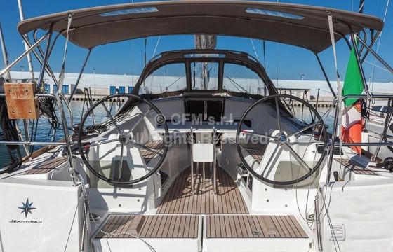Sailboat Jeanneau Sun Odyssey 349 10.34m