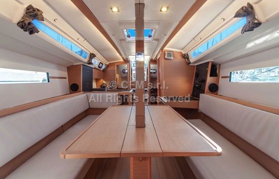 Sailboat Jeanneau Sun Odyssey 349 10.34m