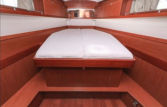 Sailboat Beneteau Oceanis 45 13.5m