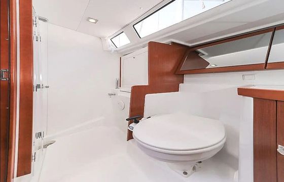 Sailboat Beneteau Oceanis 45 13.5m