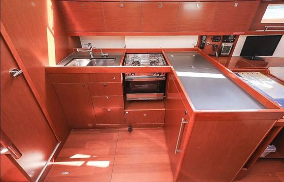 Sailboat Beneteau Oceanis 45 13.5m