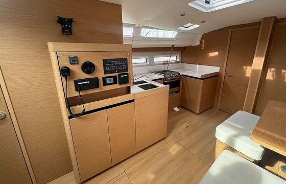 Sailboat Sun Odyssey 490 14m
