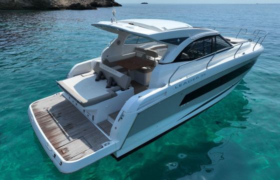 Motorboat Jenneau Leader 36 600hp