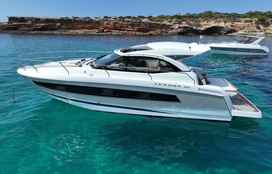 Motorboat Jenneau Leader 36 600hp