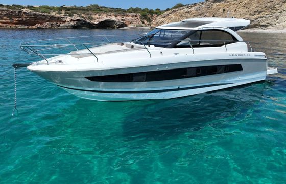 Motorboat Jenneau Leader 36 600hp