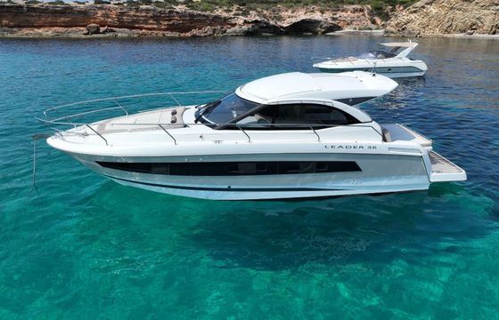 Motorboat Jenneau Leader 36 600hp