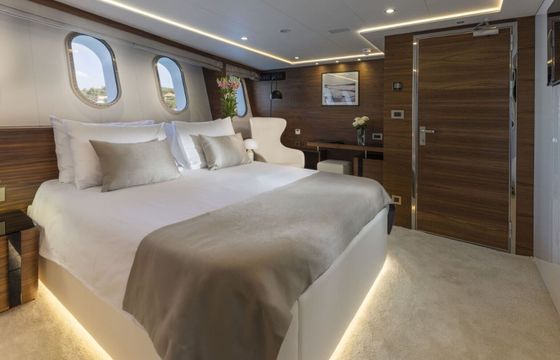Motor yacht Custom 52 1000hp