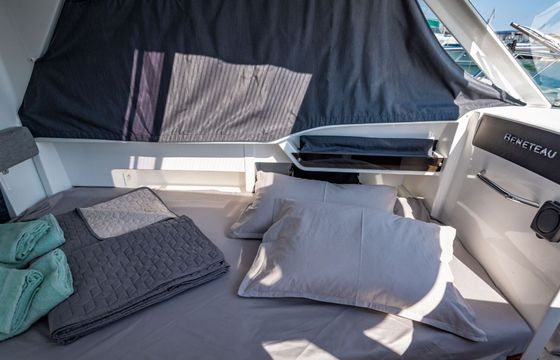 Motorboat Beneteau Antares 8 200hp