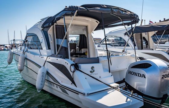 Motorboat Beneteau Antares 8 200hp