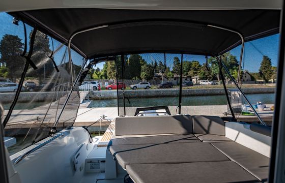 Motorboat Beneteau Antares 8 200hp
