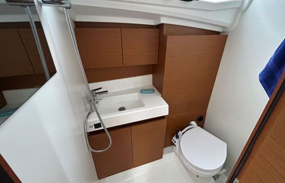Sailboat Jeanneau Sun Odyssey 380 10m