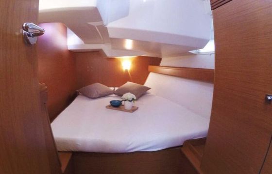 Sailboat Jeanneau Sun Odyssey 42 DS 12.93m
