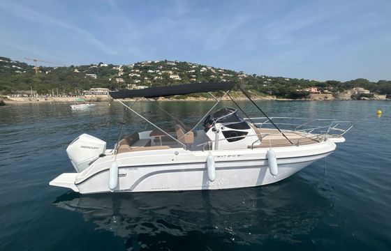 Motorboat Ranieri NEXT 240 SH 225hp