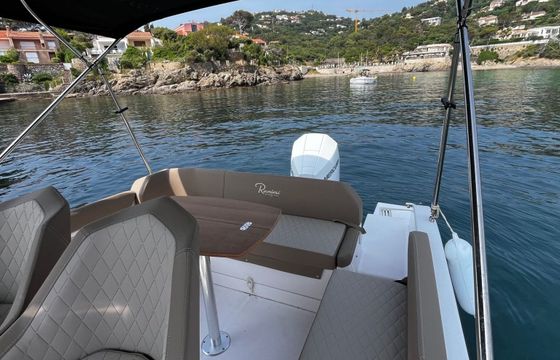 Motorboat Ranieri NEXT 240 SH 225hp
