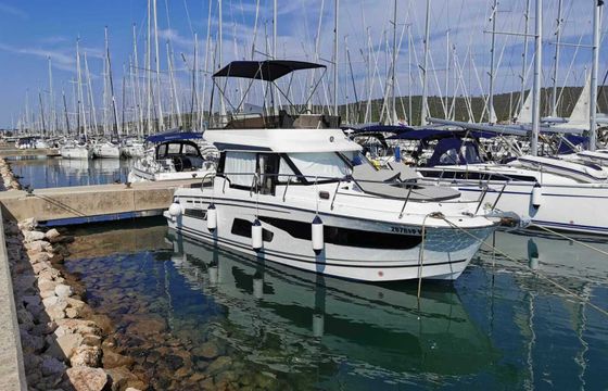 Motorboat Jeanneau Merry Fisher 1095 FLY 600hp