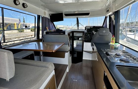 Motorboat Jeanneau Merry Fisher 1095 FLY 600hp