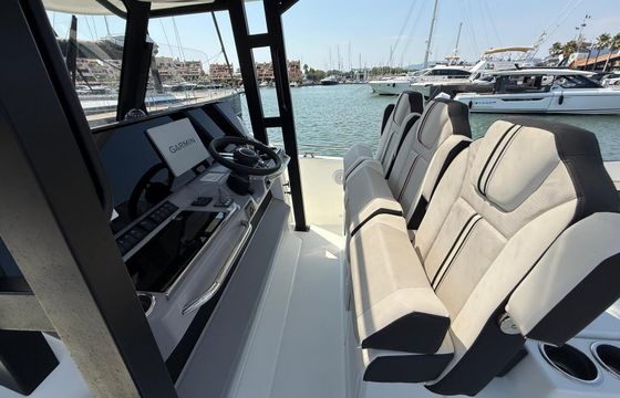 Motorboat Jeanneau Cap Camarat 10.5 CC 600hp