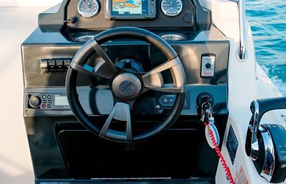 Motorboat Quicksilver 675 Sundeck 200hp