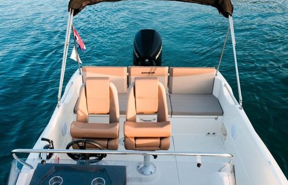 Motorboat Quicksilver 675 Sundeck 200hp
