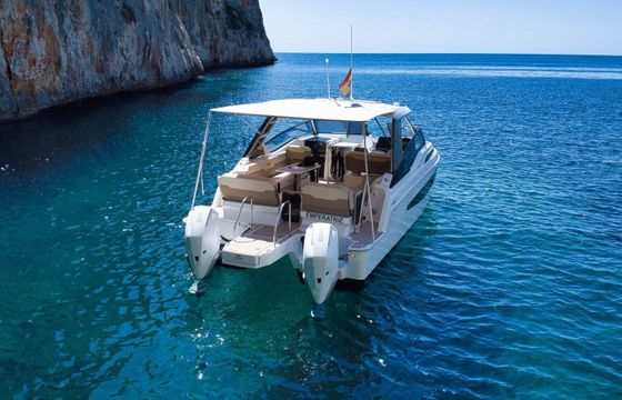 Motorboat Aquila 32 Sport 600hp