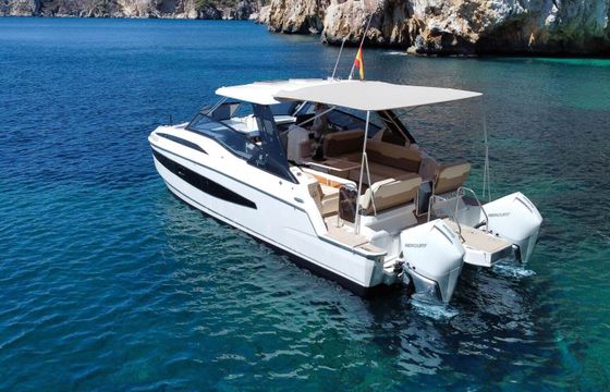 Motorboat Aquila 32 Sport 600hp