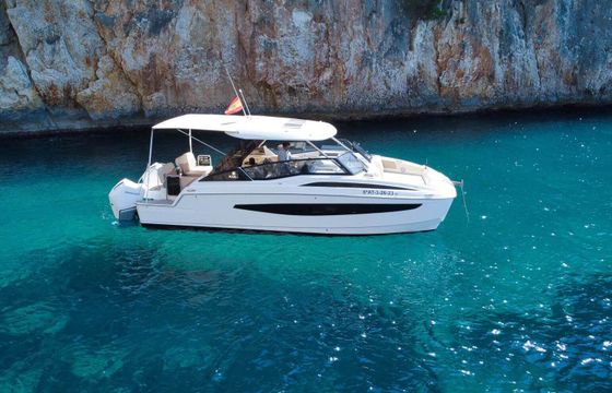Motorboat Aquila 32 Sport 600hp