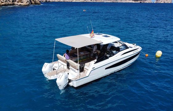 Motorboat Aquila 32 Sport 600hp