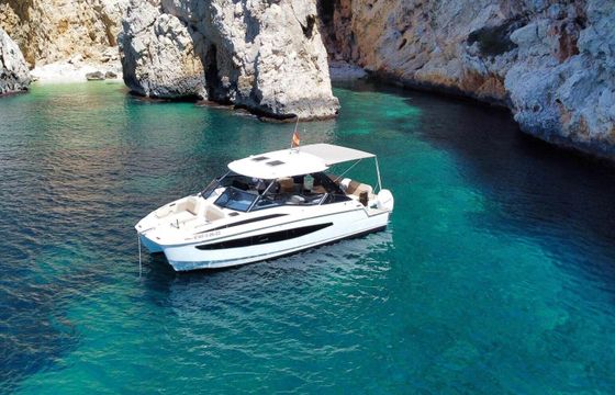 Motorboat Aquila 32 Sport 600hp