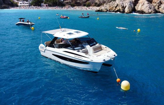 Motorboat Aquila 32 Sport 600hp