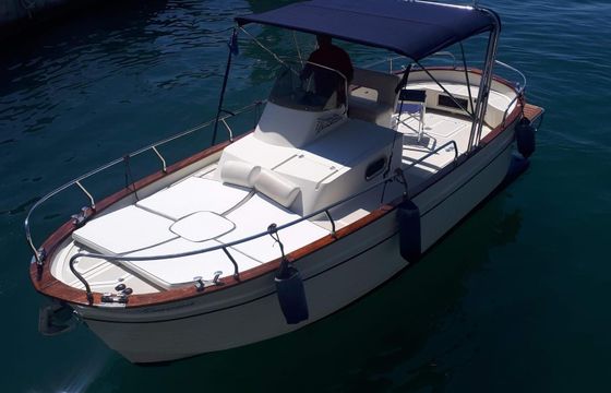 Motorboat Di Luccia Vega 750 150hp
