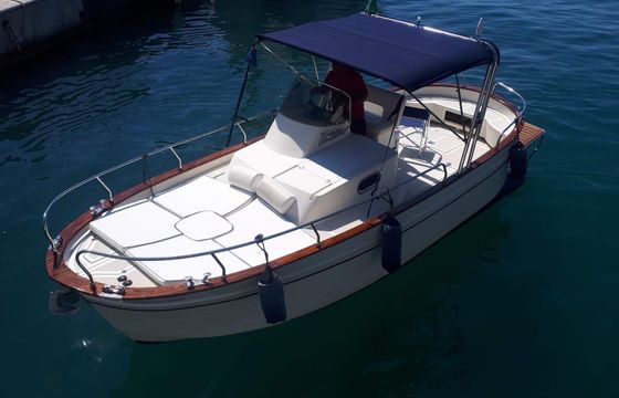 Motorboat Di Luccia Vega 750 150hp