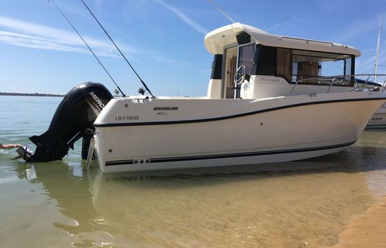 Motorboat Quicksilver 675 PilotHouse 150hp