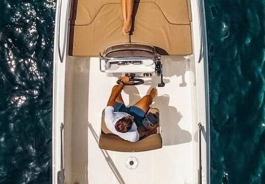 Motorboat karel ithaca 550 60hp