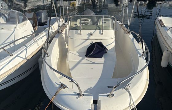 Motorboat Jeanneau Cap Camarat 100hp
