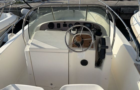 Motorboat Jeanneau Cap Camarat 100hp